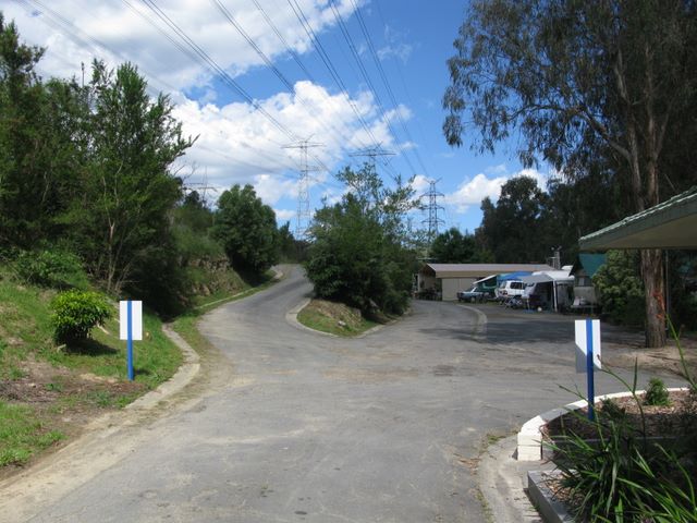 Crystal Brook Tourist Park - Doncaster East Melbourne: Good paved roads throughout the park