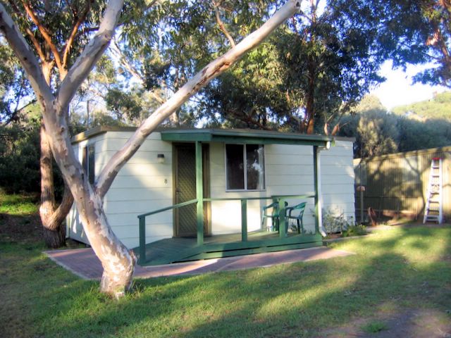 Lake Albert Caravan Park - Meningie: Cottage accommodation ideal for families, couples and singles
