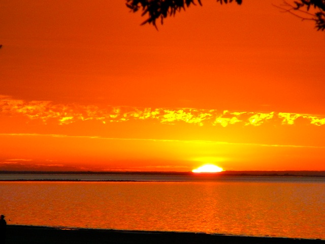 Lake Albert Caravan Park - Meningie: Sunset over Lake Meningie - Photo by Lyn and Stephan See