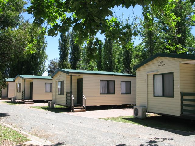 Coachman Tourist Park - Mildura: Cottage accommodation, ideal for families, couples and singles