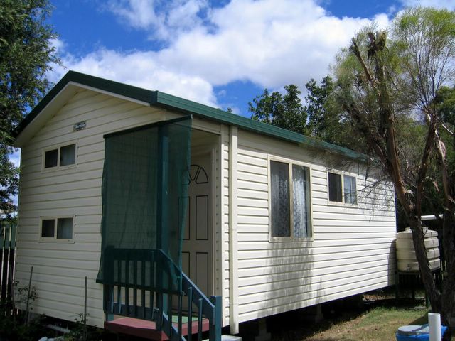 Millmerran Caravan Park - Millmerran: Cottage accommodation ideal for families, couples and singles