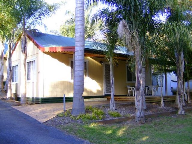 Milton Tourist Park - Milton: Cottage accommodation