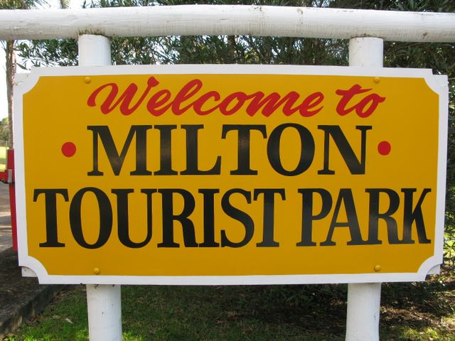 Milton Tourist Park - Milton: Milton Tourist Park welcome sign