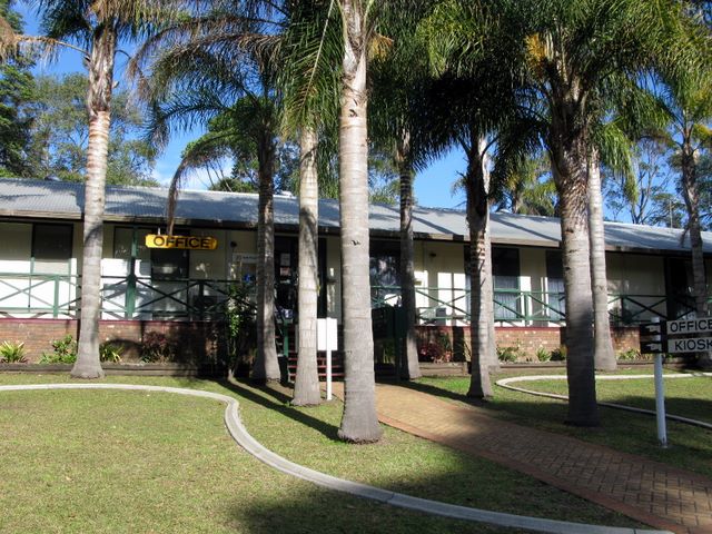 Milton Tourist Park - Milton: Reception and office