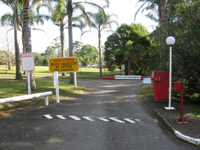 Milton Tourist Park - Milton: Secure entrance and exit