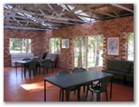 Milton Tourist Park - Milton: Leisure area in camp kitchen