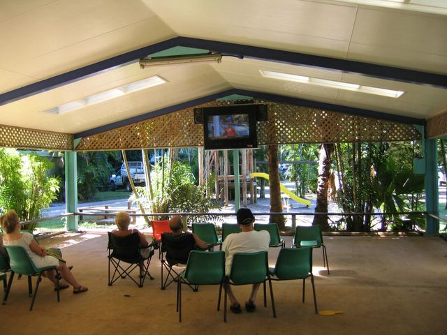Mission Beach Hideaway Village - Mission Beach: Recreation and TV area