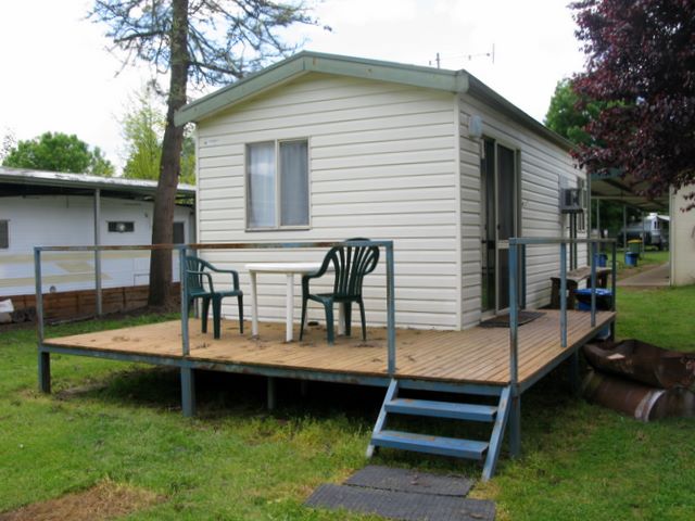 Magorra Caravan Park - Mitta Mitta: Cottage accommodation, ideal for families, couples and singles