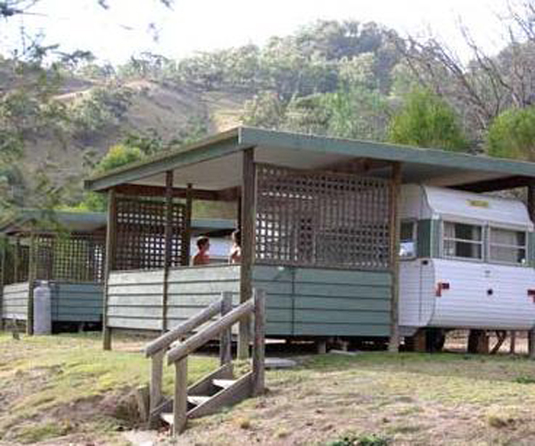 River Island Nature Retreat - Mittagong: On site caravans for rent