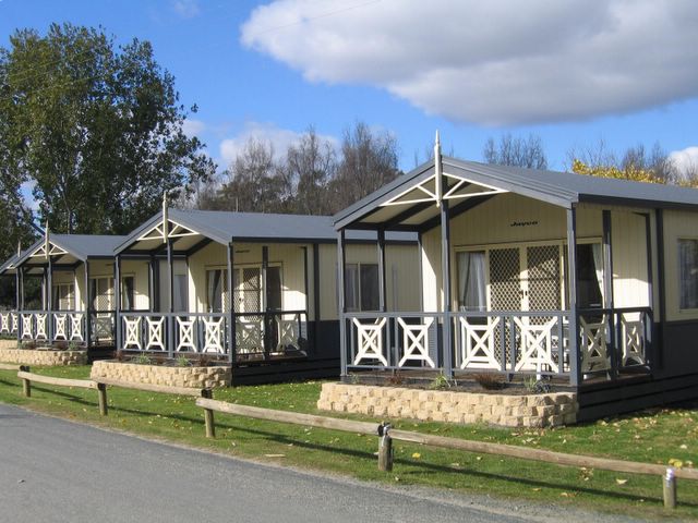 Cottonwood Holiday Park - Moama: Cottage accommodation ideal for families, couples and singles