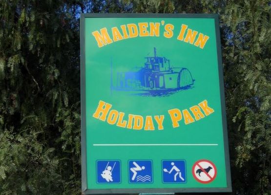 Maiden's Inn Holiday Park - Moama: Maiden's Inn Holiday Park welcome sign