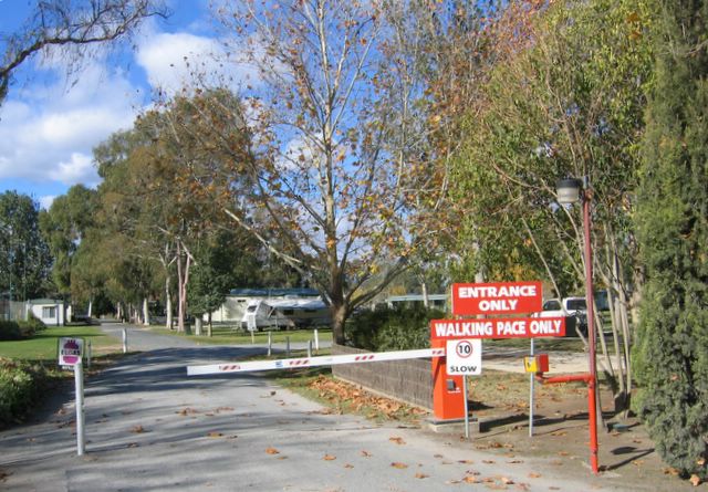 Maiden's Inn Holiday Park - Moama: Secure entrance