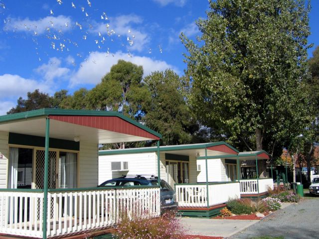 Maiden's Inn Holiday Park - Moama: Cottage accommodation ideal for families, couples and singles