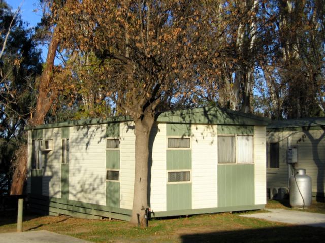 Moama Riverside Caravan Park 2006 - Moama: Cottage accommodation ideal for families, couples and singles
