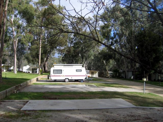 Shady River Holiday Park - Moama: Powered sites for caravans