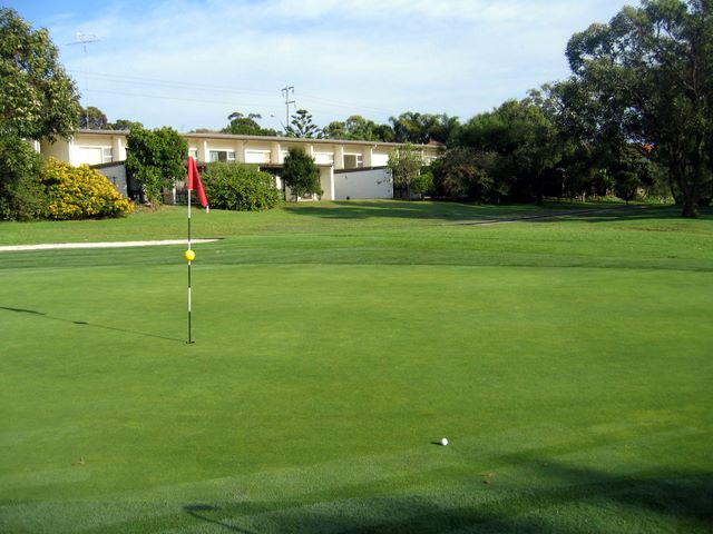 Mona Vale Golf Course - Mona Vale Sydney: Green on Hole 4