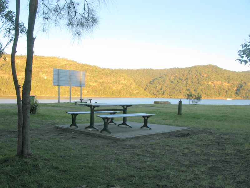 Mooney Mooney Point Rest Area - Mooney Mooney: Picnic tables by the Hawkesbury River