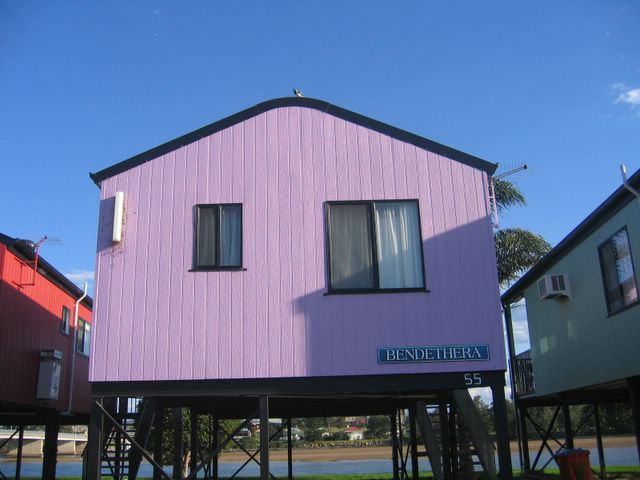 River Breeze Tourist Park - Moruya: The cottages are colourful and have a nice design