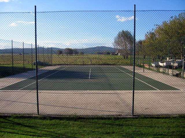 River Breeze Tourist Park - Moruya: Tennis court