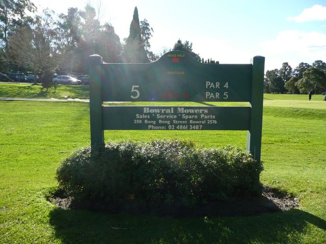 Moss Vale Golf Course - Moss Vale: Hole 5 Par 4 371 metres