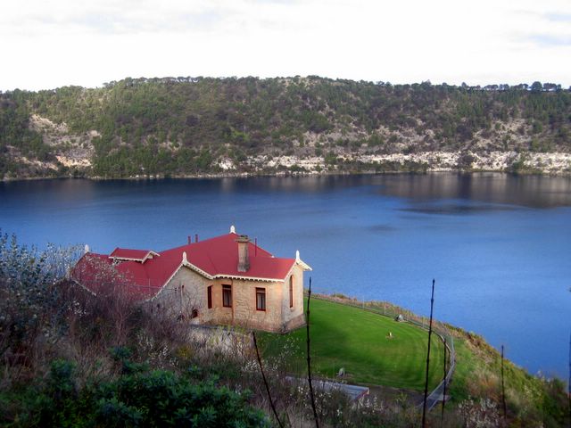 Big4 Blue Lake Holiday Park - Mount Gambier: The park is directly opposite Mount Gambier's famous Blue Lake
