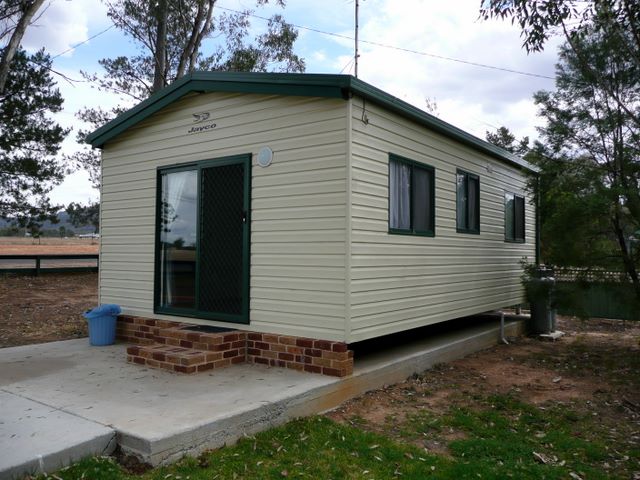 Mudgee Tourist & Van Resort - Mudgee: Cottage accommodation ideal for families, couples and singles