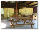 Mudgee Riverside Caravan & Tourist Park - Mudgee: Interior of camp kitchen