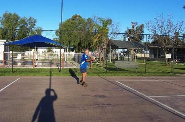 BIG4 Yarrawonga-Mulwala Lakeside Holiday Park - Mulwala: Tennis courts