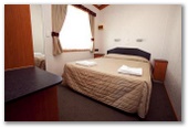 BIG4 Yarrawonga-Mulwala Lakeside Holiday Park - Mulwala: Main bedroom