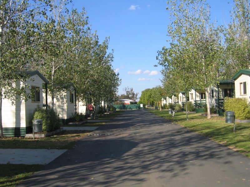 Sun Country Holiday Village - Mulwala: Good paved roads throughout the park