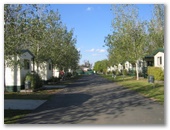 Sun Country Holiday Village - Mulwala: Good paved roads throughout the park