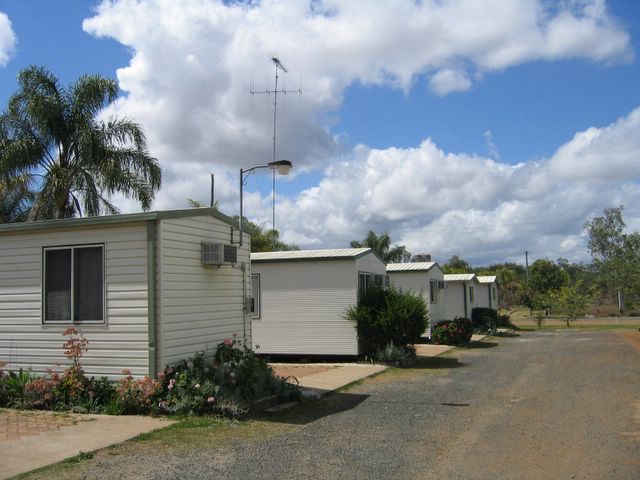 Citrus Country Caravan Village - Mundubbera: Cottage accommodation ideal for families, couples and singles