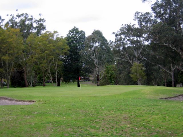 Muree Golf Club - Raymond Terrace: Green on Hole 2