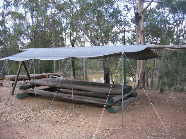 Barambah Bush Caravan Park - Murgon: Camp kitchen and BBQ area with water view