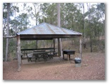 Barambah Bush Caravan Park - Murgon: Camp kitchen and BBQ area
