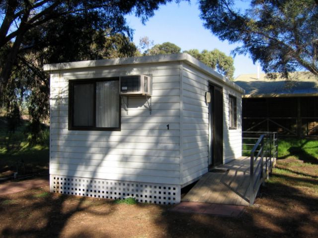 Murray Bridge Resort Caravan Park and Marina - Murray Bridge: Cottage accommodation ideal for families, couples and singles