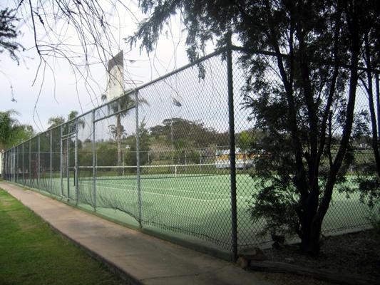 Pinaroo Leisure Park - Muswellbrook: Tennis courts