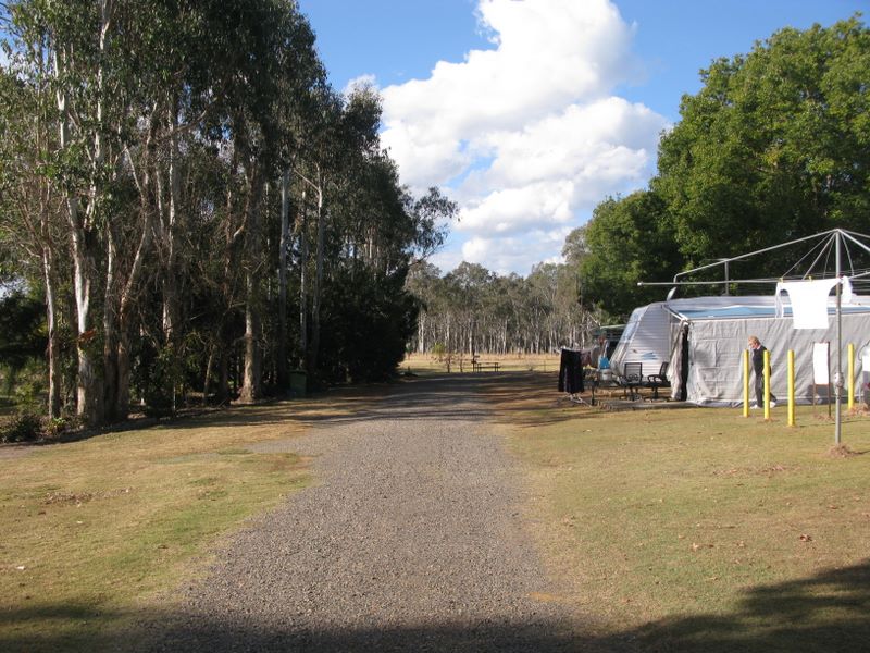Twin Gums Caravan Park - Nanango: Powered sites for caravans