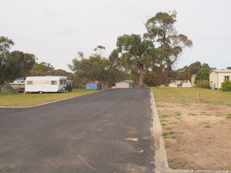 Naracoorte Holiday Park - Naracoorte: Good wide roads throughout the park