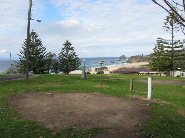 Surfbeach Holiday Park - Narooma: Powered sites for caravans with sea views