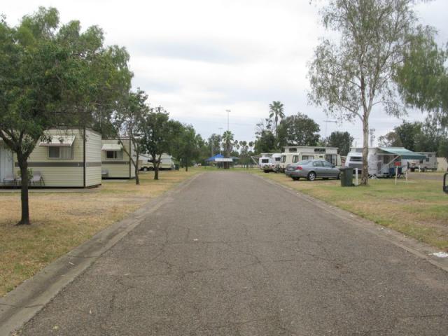 BigSky Narrabri Caravan Park - Narrabri: Good paved roads throughout the park 