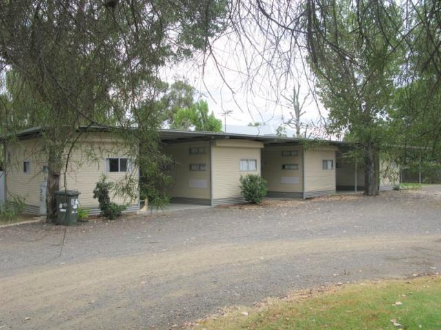 Narrabri Motel and Caravan Park - Narrabri: Cabin accommodation which is ideal for couples, singles and family groups. 