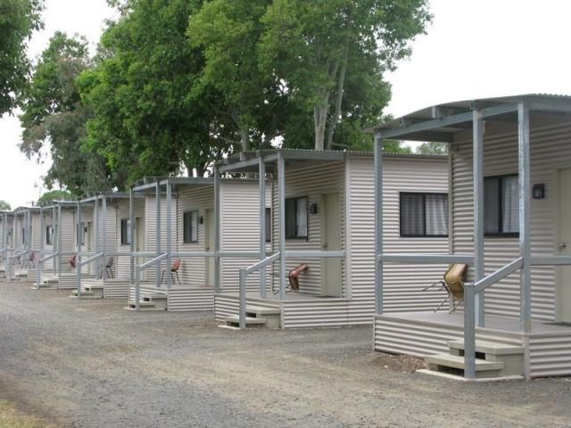 Narrabri Motel and Caravan Park - Narrabri: The park has some modern new cabins.