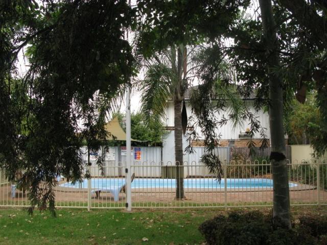 Highway Tourist Village - Narrabri: Swimming pool 