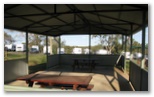 Lake Talbot Tourist Park - Narrandera: Camp kitchen and BBQ area