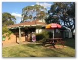 Lake Talbot Tourist Park - Narrandera: Reception and office with kiosk