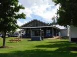 Lake Talbot Tourist Park - Narrandera: Camp kitchen.