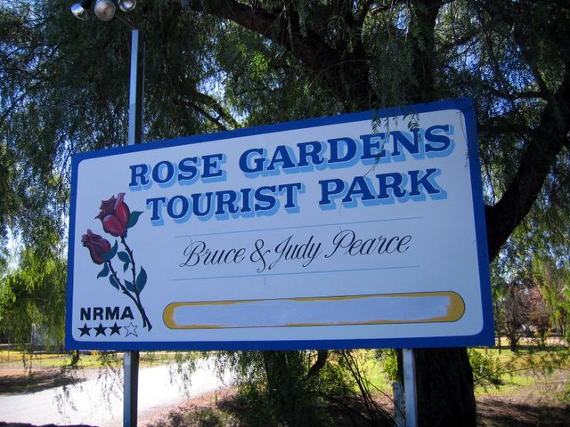 Rose Gardens Tourist Park retained for historical purposes - Narromine.: Rose Gardens Tourist Park welcome sign