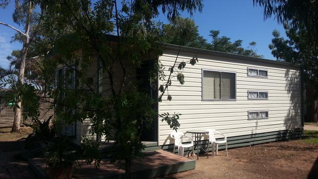 Nathalia Carotel Holiday Park - Nathalia: Cottage accommodation ideal for individuals or family groups.
