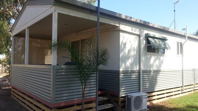 Nathalia Carotel Holiday Park - Nathalia: Cottage accommodation ideal for individuals or family groups.